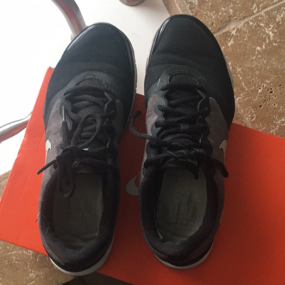 Nike shoes grey black green gel sole - Picture 9 of 9